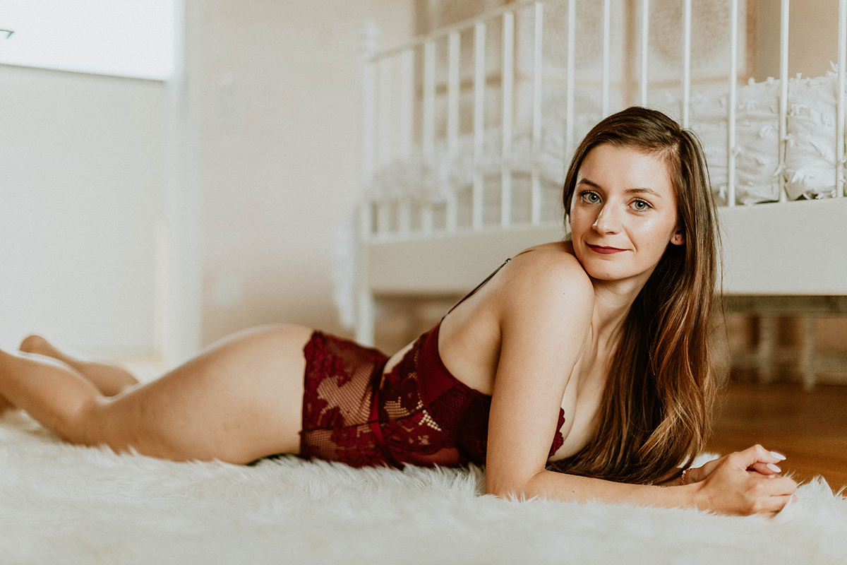 https://steamfoxphotography.com/wp-content/uploads/2021/10/steamfox_photography-web-kaiserslautern_boudoir-photos-miss_monique-photography_studio-germany-59.jpg