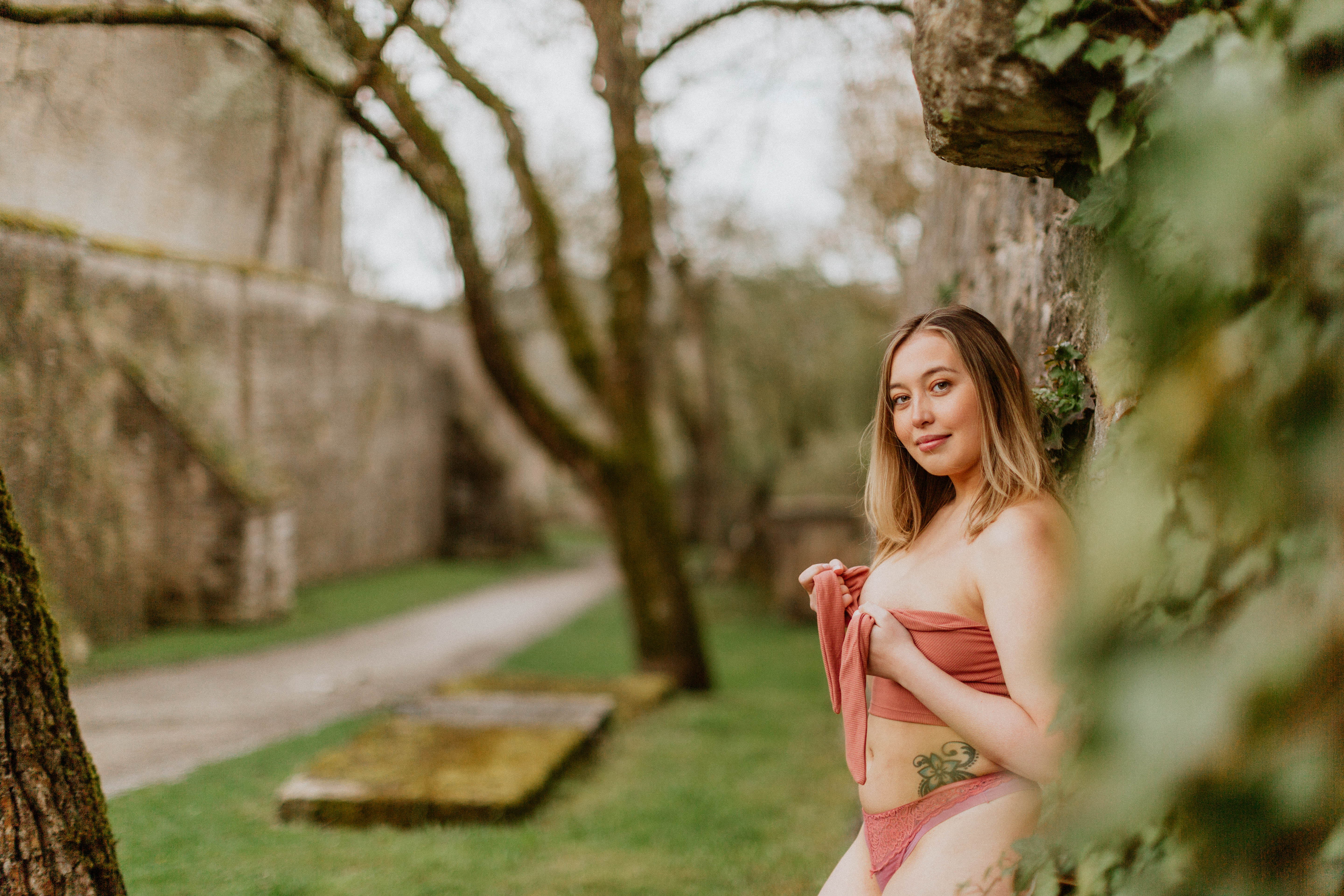 https://steamfoxphotography.com/wp-content/uploads/2022/01/steamfox_photography-web-miss_china-rothenburg_ob_der_tauber-boudoir_photography-bavaria_germany-46.jpg