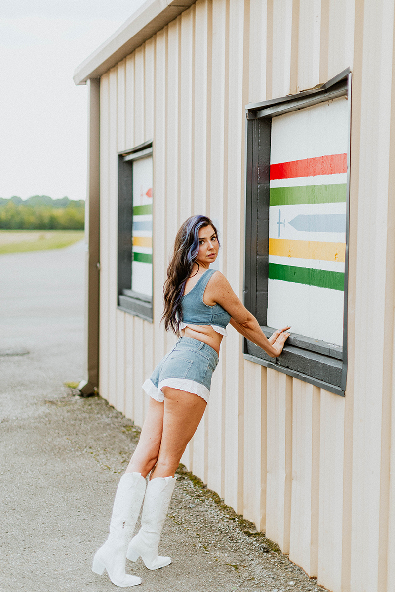 https://steamfoxphotography.com/wp-content/uploads/2022/12/steamfox_photography-web-cornelia_fort_airport-boudoir_photography-nashville_tennessee-ford_bronco-car_wash-24.jpg