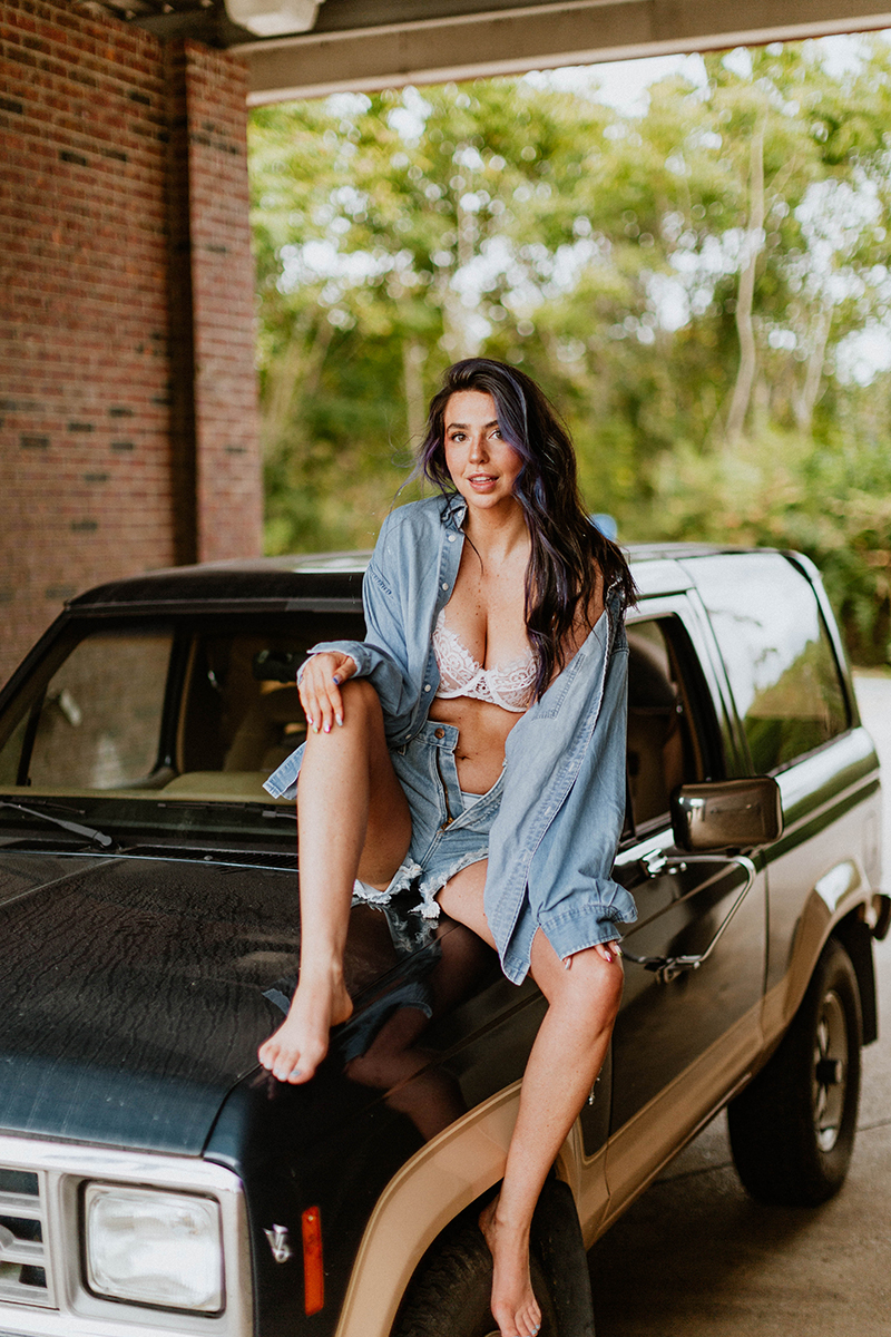https://steamfoxphotography.com/wp-content/uploads/2022/12/steamfox_photography-web-cornelia_fort_airport-boudoir_photography-nashville_tennessee-ford_bronco-car_wash-28.jpg