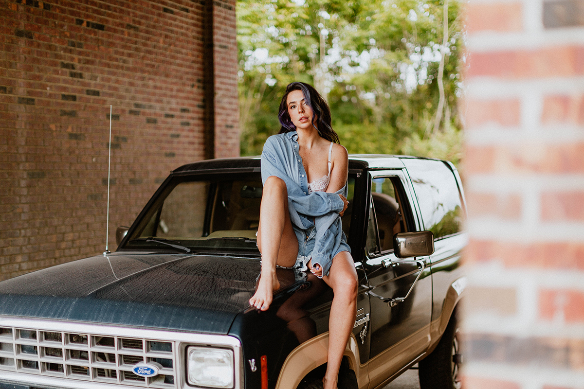 https://steamfoxphotography.com/wp-content/uploads/2022/12/steamfox_photography-web-cornelia_fort_airport-boudoir_photography-nashville_tennessee-ford_bronco-car_wash-30.jpg