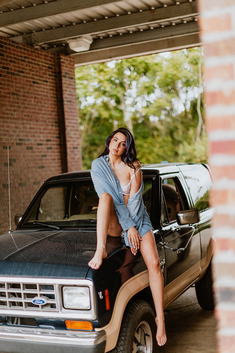 https://steamfoxphotography.com/wp-content/uploads/2022/12/steamfox_photography-web-cornelia_fort_airport-boudoir_photography-nashville_tennessee-ford_bronco-car_wash-31.jpg