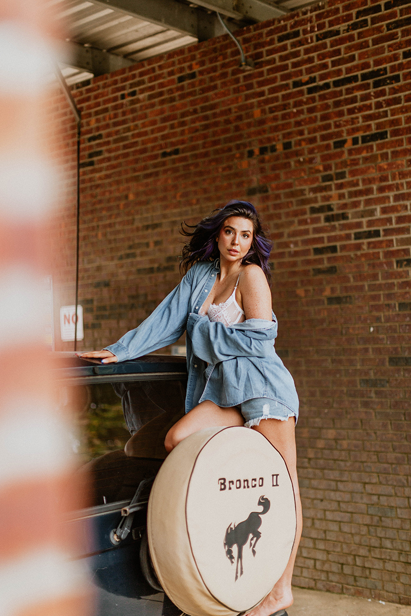 https://steamfoxphotography.com/wp-content/uploads/2022/12/steamfox_photography-web-cornelia_fort_airport-boudoir_photography-nashville_tennessee-ford_bronco-car_wash-33.jpg