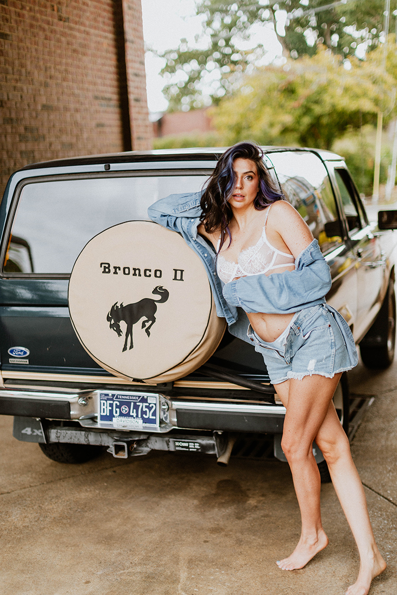 https://steamfoxphotography.com/wp-content/uploads/2022/12/steamfox_photography-web-cornelia_fort_airport-boudoir_photography-nashville_tennessee-ford_bronco-car_wash-34.jpg