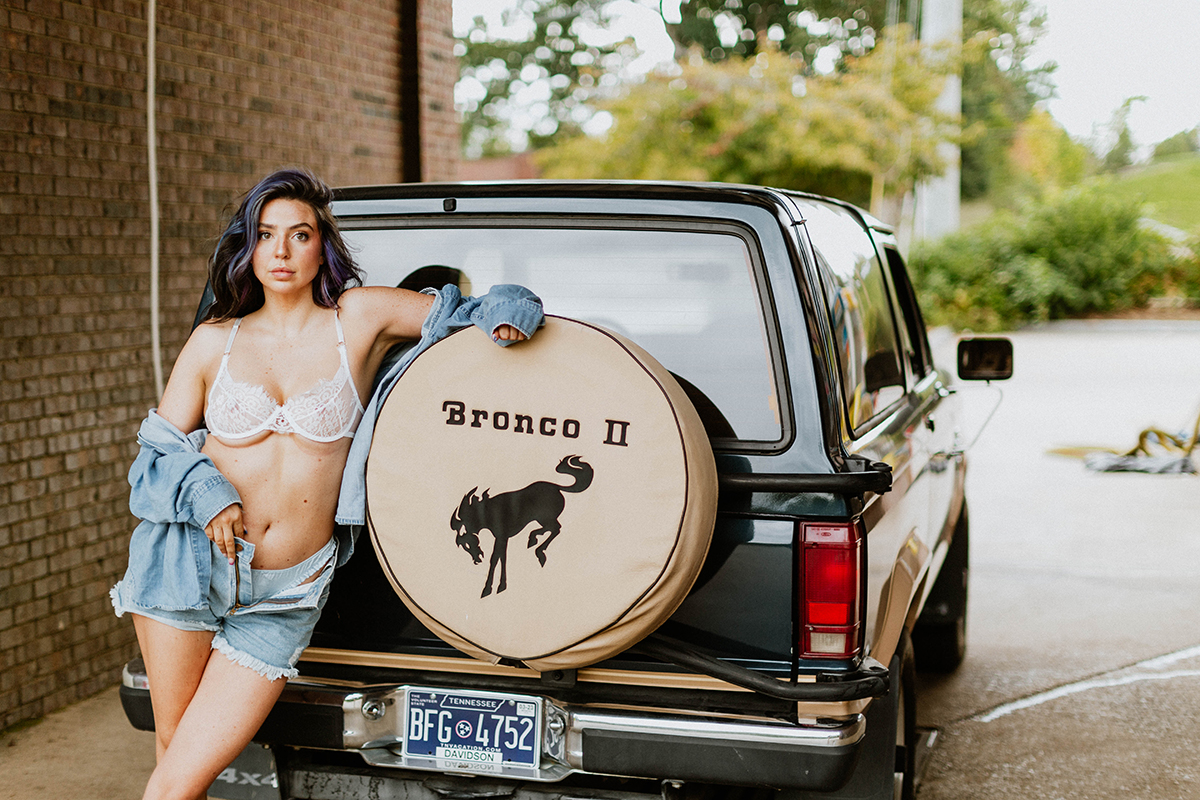 https://steamfoxphotography.com/wp-content/uploads/2022/12/steamfox_photography-web-cornelia_fort_airport-boudoir_photography-nashville_tennessee-ford_bronco-car_wash-35.jpg