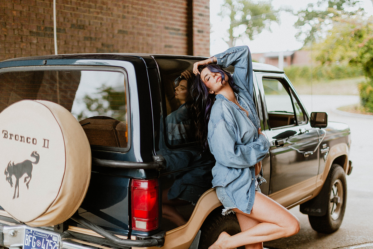 https://steamfoxphotography.com/wp-content/uploads/2022/12/steamfox_photography-web-cornelia_fort_airport-boudoir_photography-nashville_tennessee-ford_bronco-car_wash-36.jpg