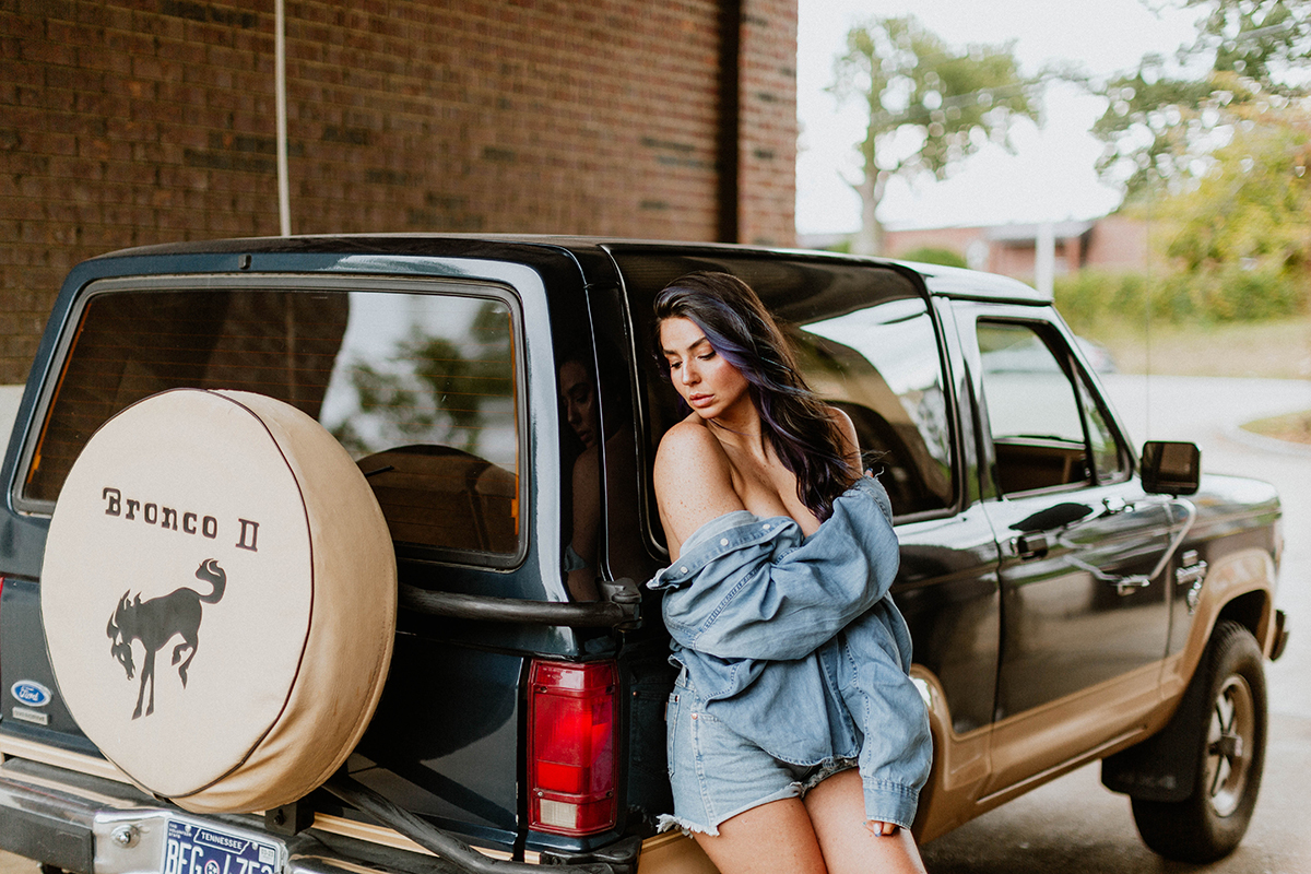 https://steamfoxphotography.com/wp-content/uploads/2022/12/steamfox_photography-web-cornelia_fort_airport-boudoir_photography-nashville_tennessee-ford_bronco-car_wash-38.jpg