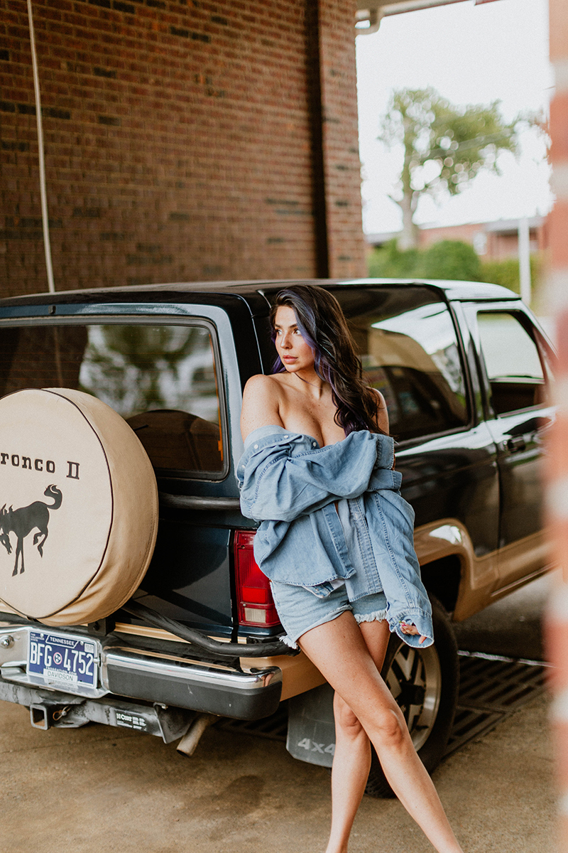 https://steamfoxphotography.com/wp-content/uploads/2022/12/steamfox_photography-web-cornelia_fort_airport-boudoir_photography-nashville_tennessee-ford_bronco-car_wash-39.jpg
