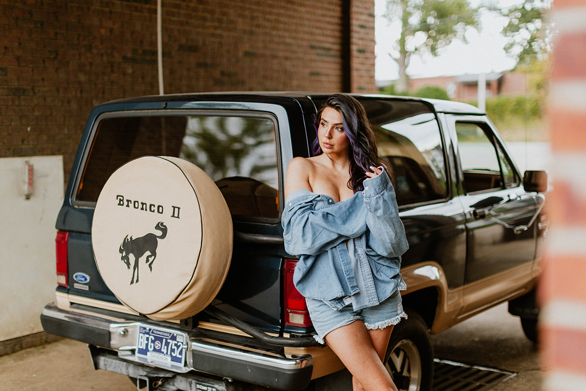 https://steamfoxphotography.com/wp-content/uploads/2022/12/steamfox_photography-web-cornelia_fort_airport-boudoir_photography-nashville_tennessee-ford_bronco-car_wash-40.jpg