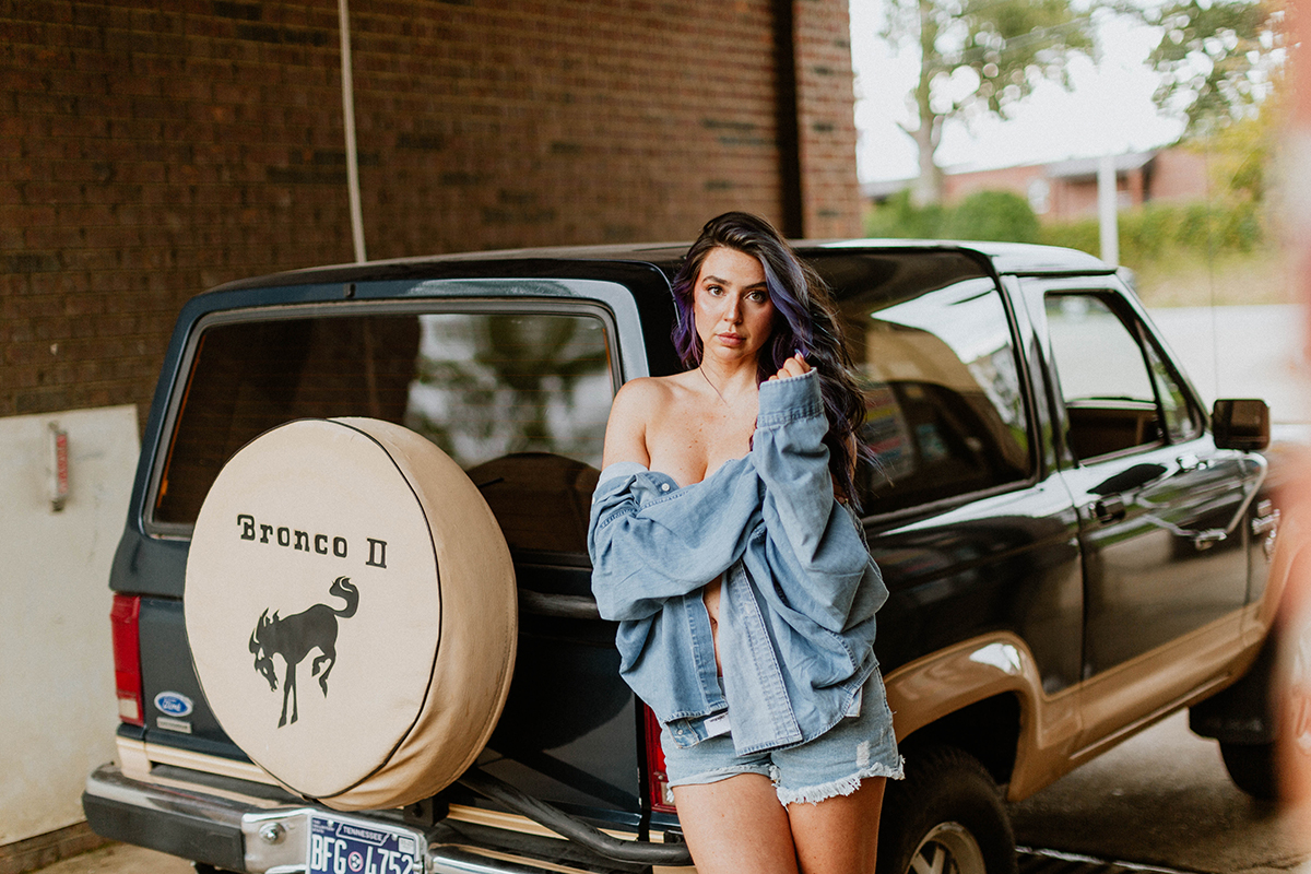 https://steamfoxphotography.com/wp-content/uploads/2022/12/steamfox_photography-web-cornelia_fort_airport-boudoir_photography-nashville_tennessee-ford_bronco-car_wash-41.jpg