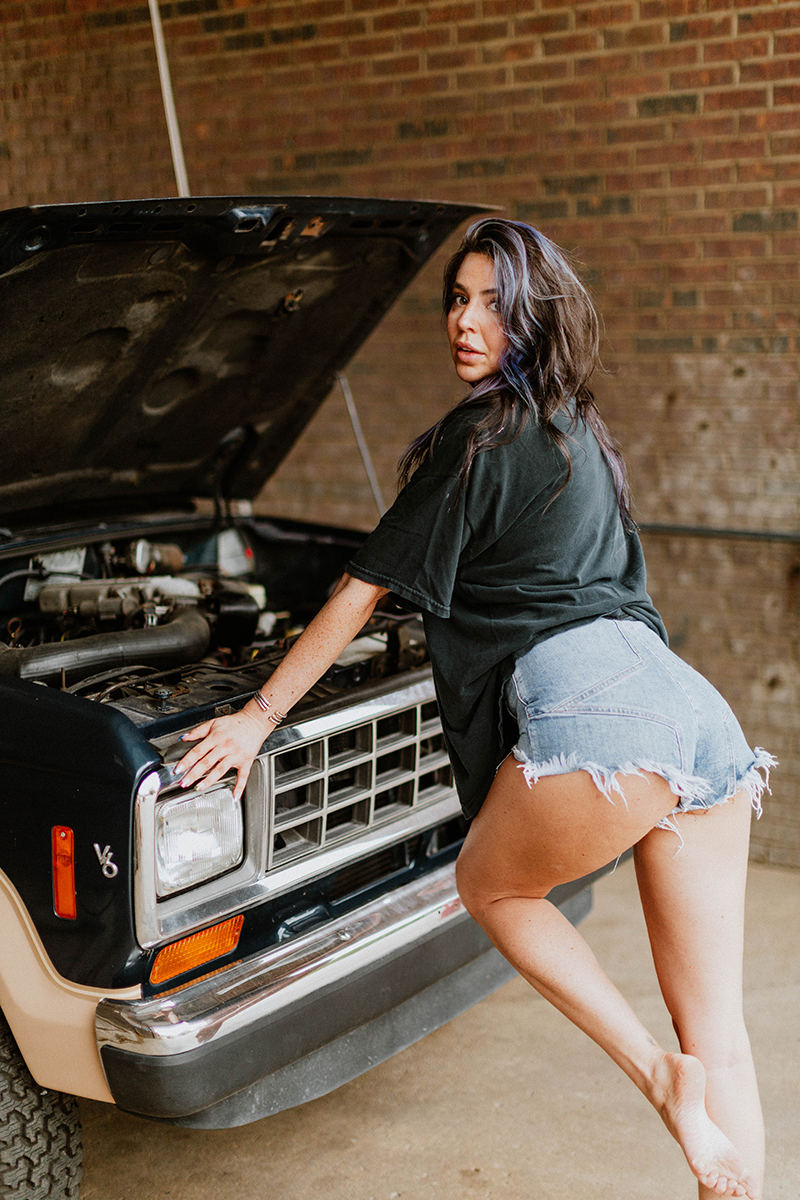 https://steamfoxphotography.com/wp-content/uploads/2022/12/steamfox_photography-web-cornelia_fort_airport-boudoir_photography-nashville_tennessee-ford_bronco-car_wash-43.jpg