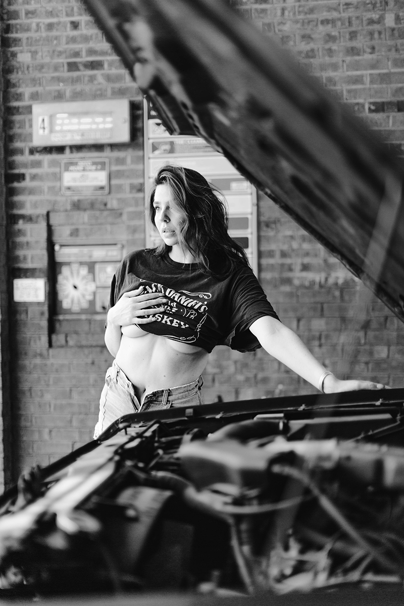 https://steamfoxphotography.com/wp-content/uploads/2022/12/steamfox_photography-web-cornelia_fort_airport-boudoir_photography-nashville_tennessee-ford_bronco-car_wash-46.jpg