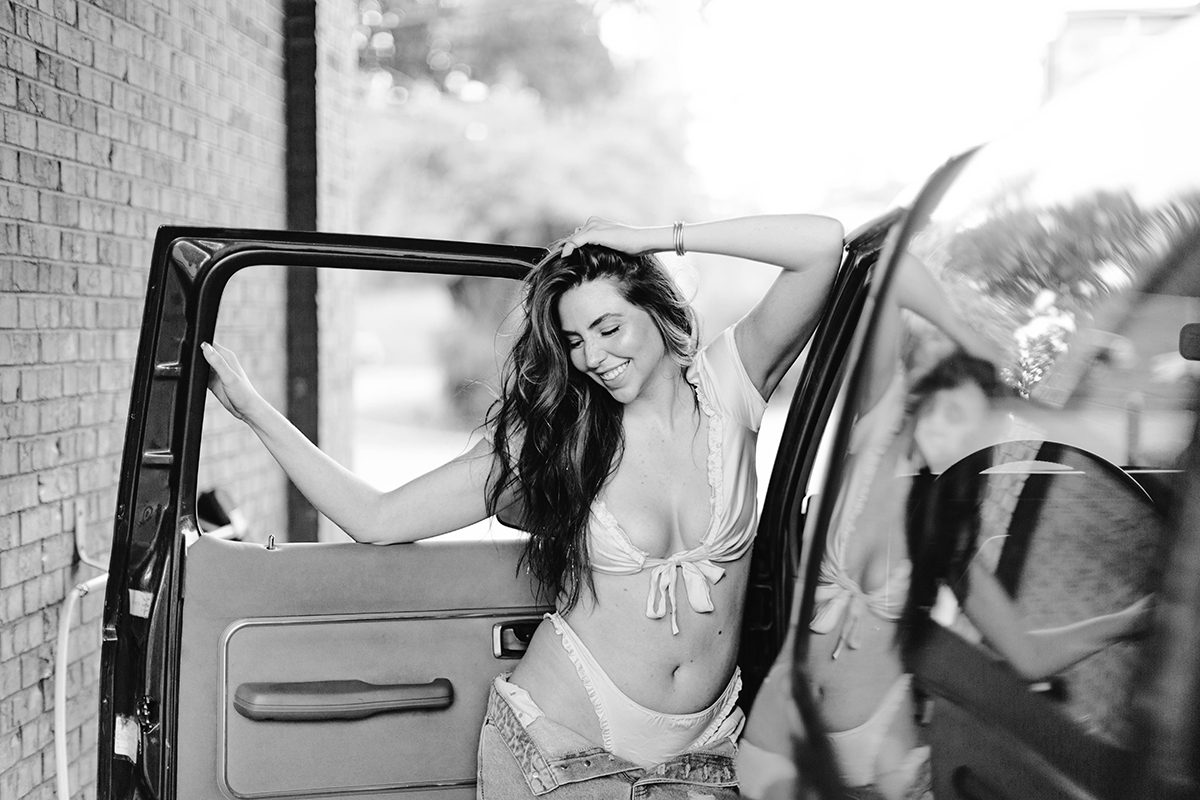 https://steamfoxphotography.com/wp-content/uploads/2022/12/steamfox_photography-web-cornelia_fort_airport-boudoir_photography-nashville_tennessee-ford_bronco-car_wash-62.jpg