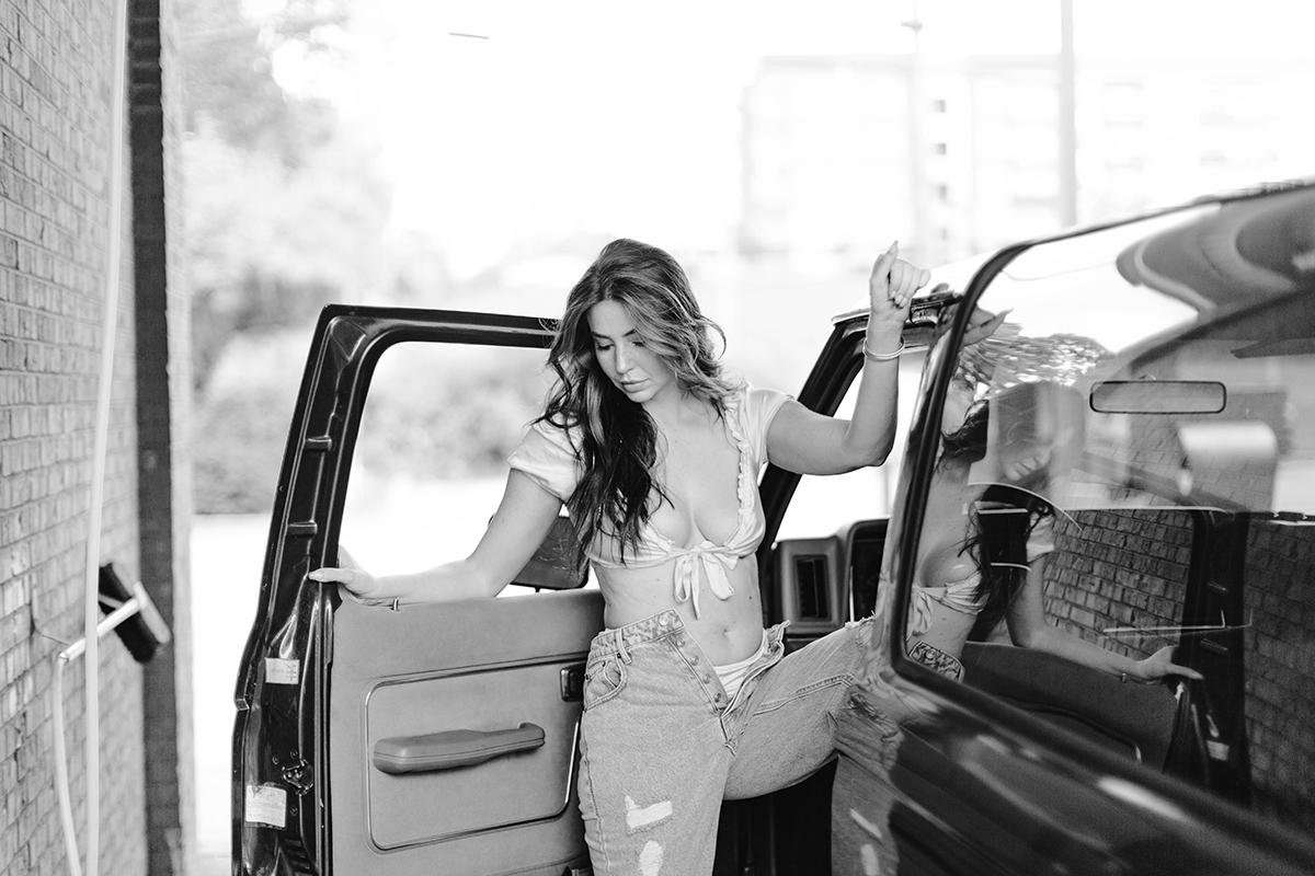 https://steamfoxphotography.com/wp-content/uploads/2022/12/steamfox_photography-web-cornelia_fort_airport-boudoir_photography-nashville_tennessee-ford_bronco-car_wash-64.jpg