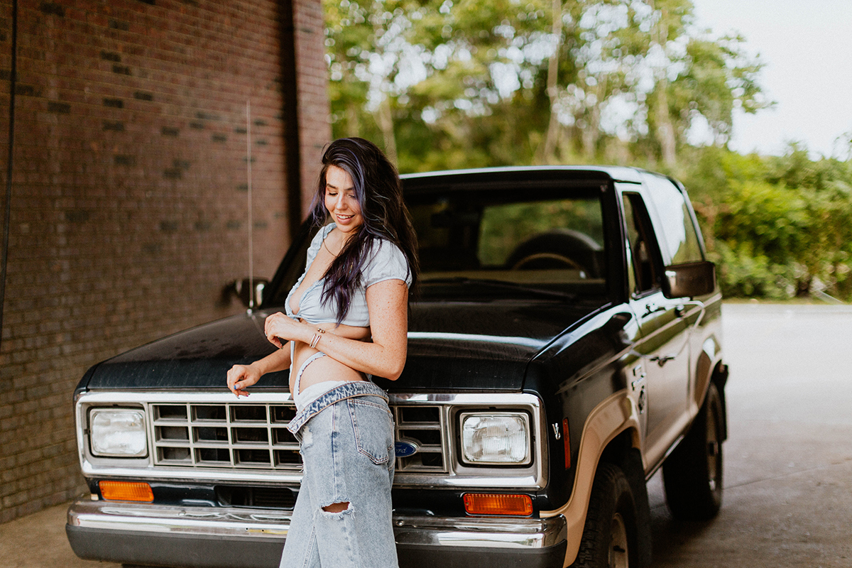 https://steamfoxphotography.com/wp-content/uploads/2022/12/steamfox_photography-web-cornelia_fort_airport-boudoir_photography-nashville_tennessee-ford_bronco-car_wash-68.jpg