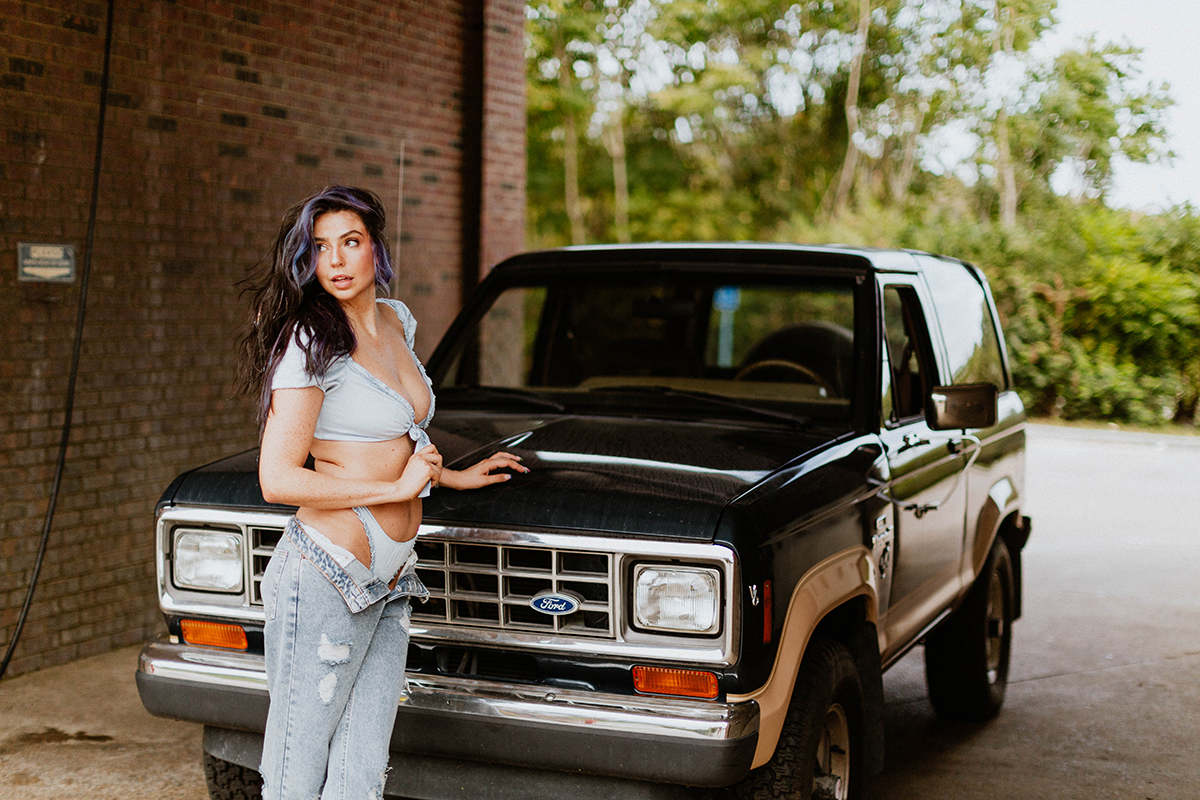 https://steamfoxphotography.com/wp-content/uploads/2022/12/steamfox_photography-web-cornelia_fort_airport-boudoir_photography-nashville_tennessee-ford_bronco-car_wash-69.jpg