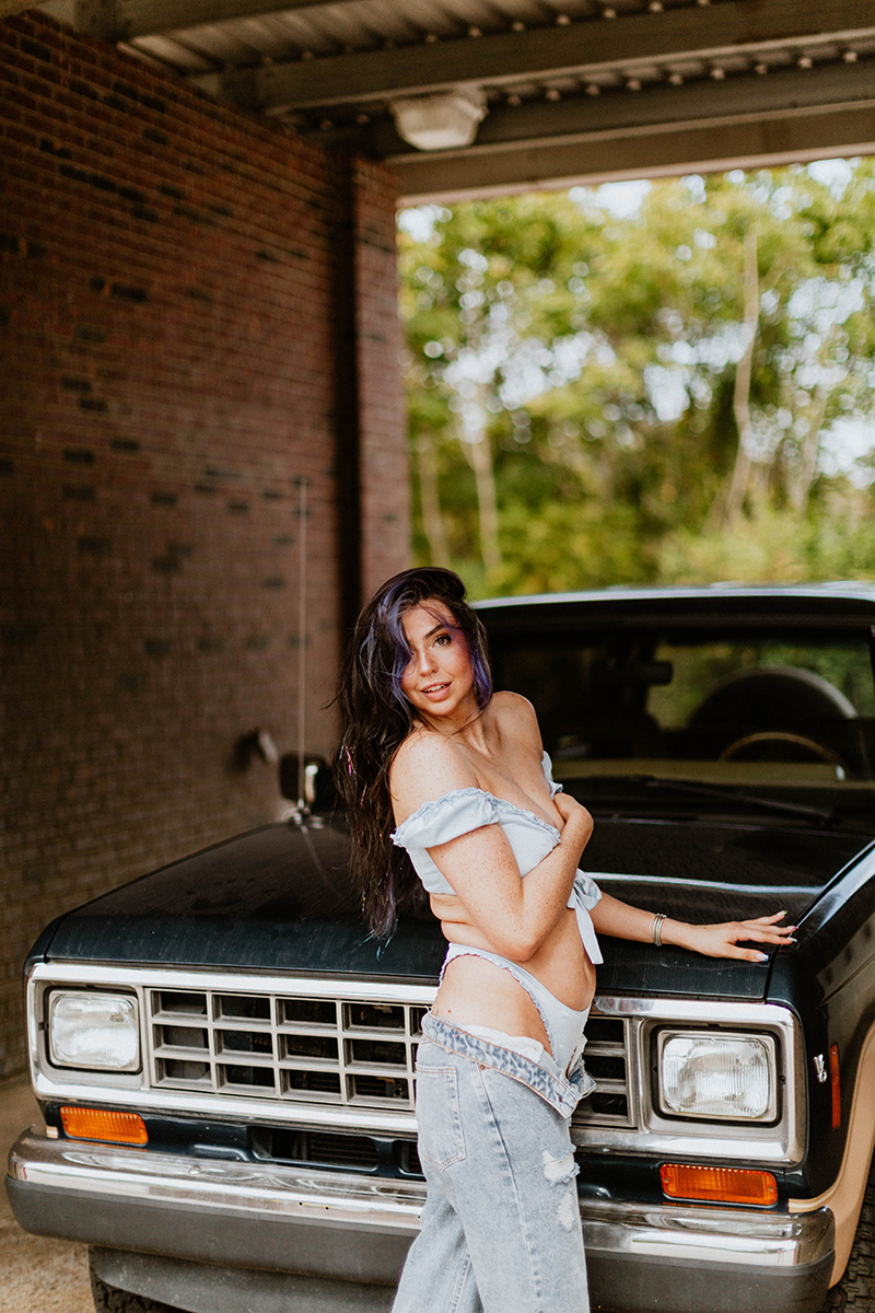 https://steamfoxphotography.com/wp-content/uploads/2022/12/steamfox_photography-web-cornelia_fort_airport-boudoir_photography-nashville_tennessee-ford_bronco-car_wash-70.jpg