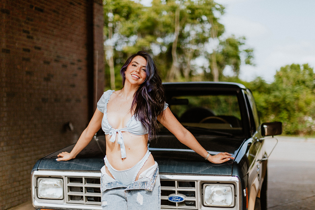 https://steamfoxphotography.com/wp-content/uploads/2022/12/steamfox_photography-web-cornelia_fort_airport-boudoir_photography-nashville_tennessee-ford_bronco-car_wash-75.jpg