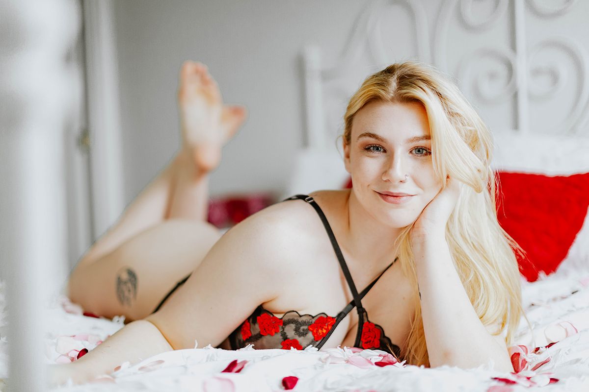 https://steamfoxphotography.com/wp-content/uploads/2023/03/steamfox_photography-web-clarksville-valentines_day-boudoir-miss_maggie-nashville_tennessee-studio-54.jpg